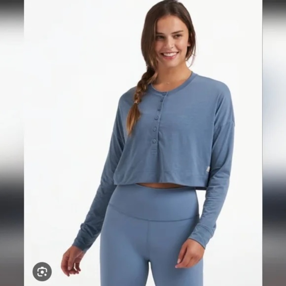 Vuori Blue Avalon Cropped Henley Top XL Activewear Athleisure Spring Gym Workout - Picture 3 of 11
